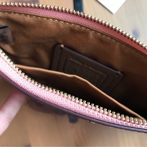 🐭 Disney X Coach Corner Zip Wristlet With Ice Skate friends Motif - Picture 6 of 11